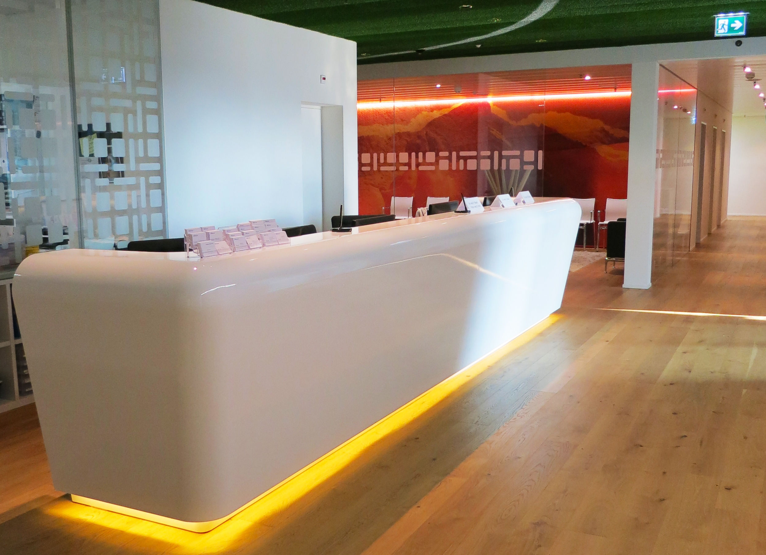 weiße Theke des Säntisparks